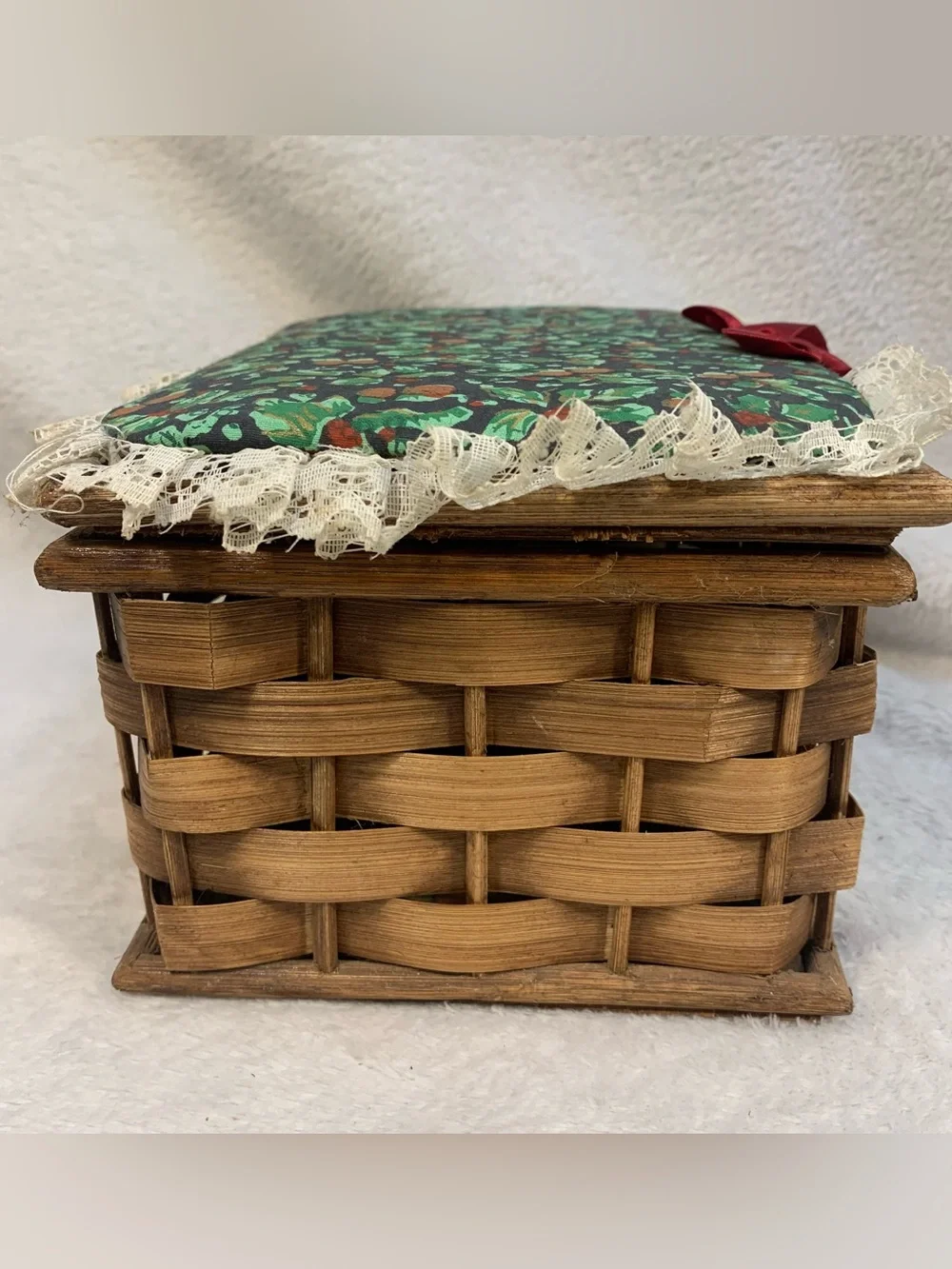 Vintage Grandma’s Cottagecore Holiday Sewing Basket Woven Rustic Brown Wicker